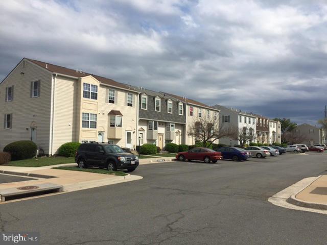 Well maintained neighborhood. Convenient location. Easy access to I-66,Close to Rte 234, nearby manassas business area. convenient to shopping center & restaurants. 24 hours notice show on weekdays. 1 hour notice show on weekend. currently tenant occupied. lease expire 8/31/2016