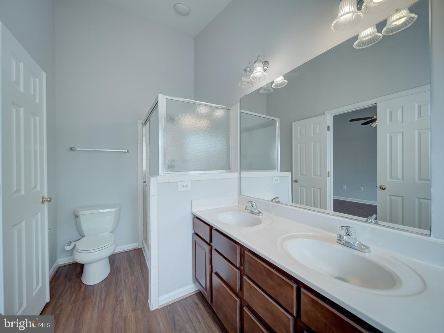PARADISE - Residential Lease