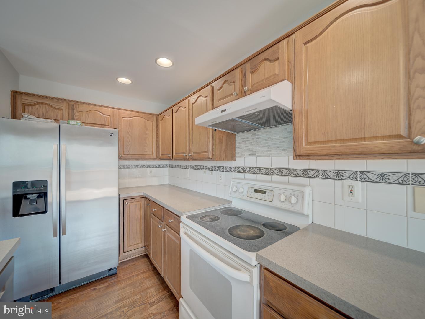 PARADISE - Residential Lease