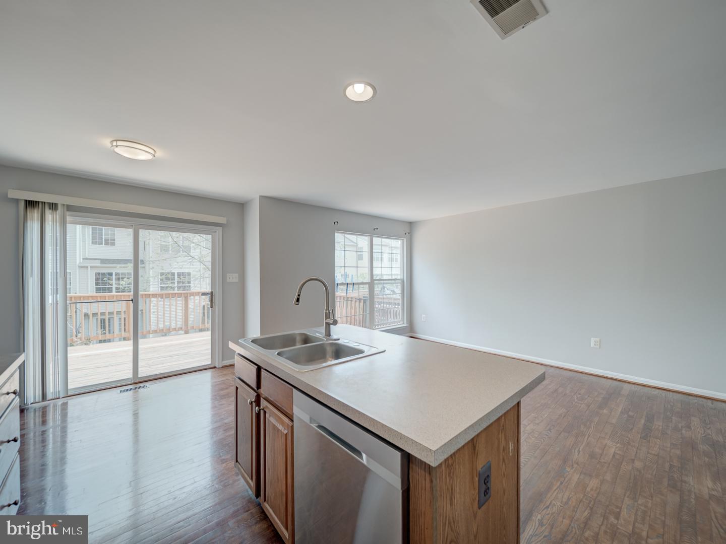 PARADISE - Residential Lease