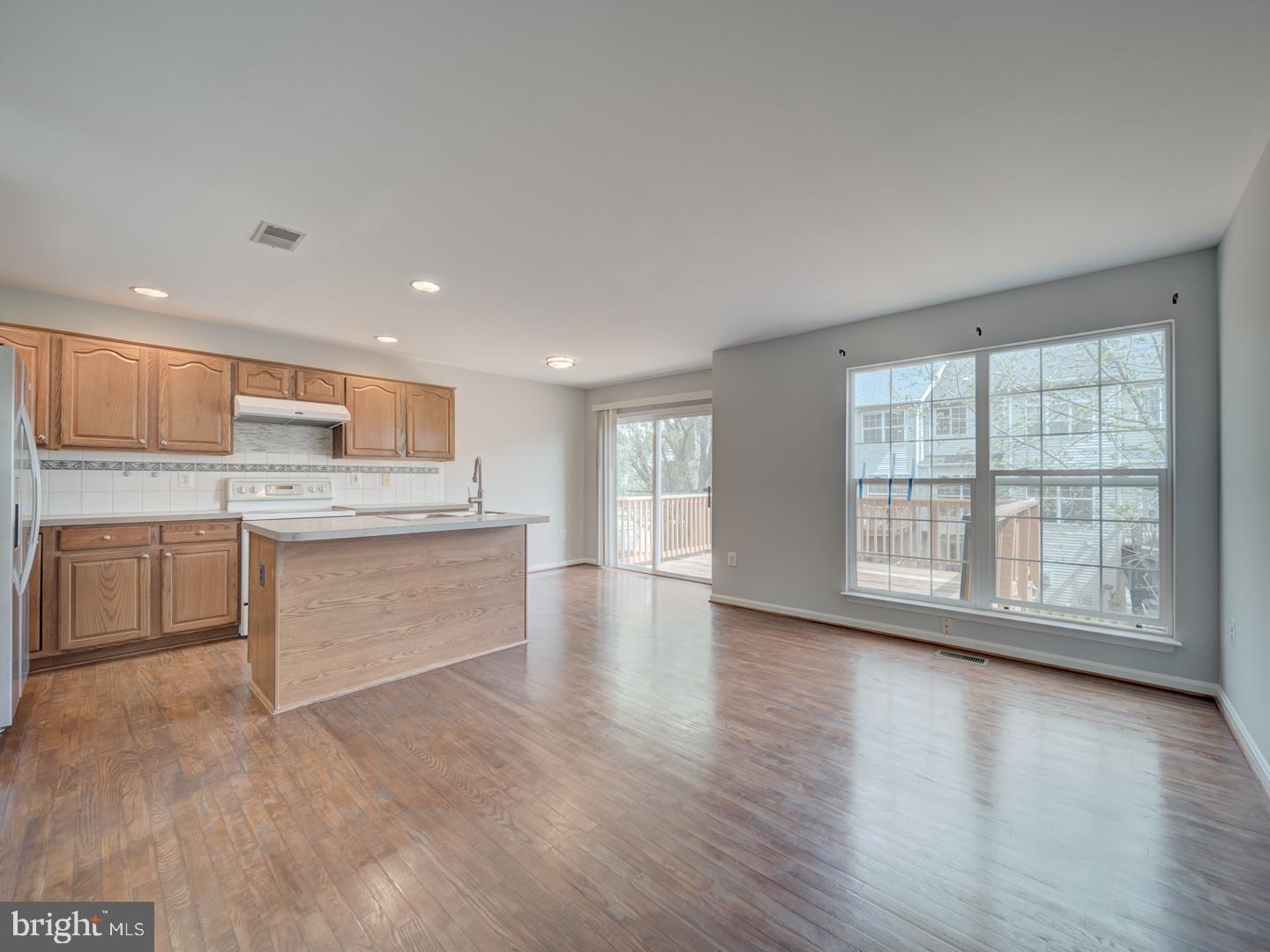 PARADISE - Residential Lease