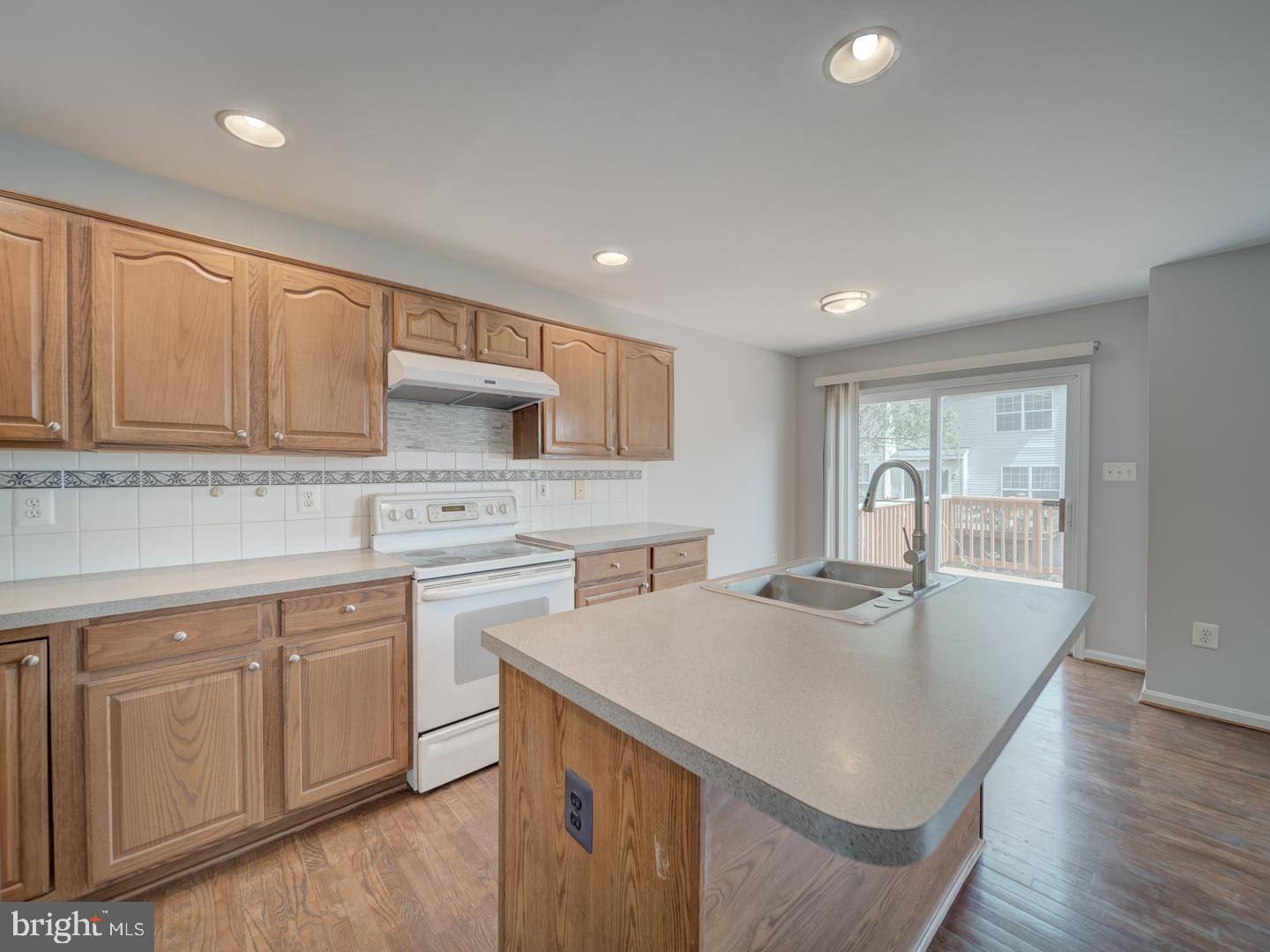 PARADISE - Residential Lease