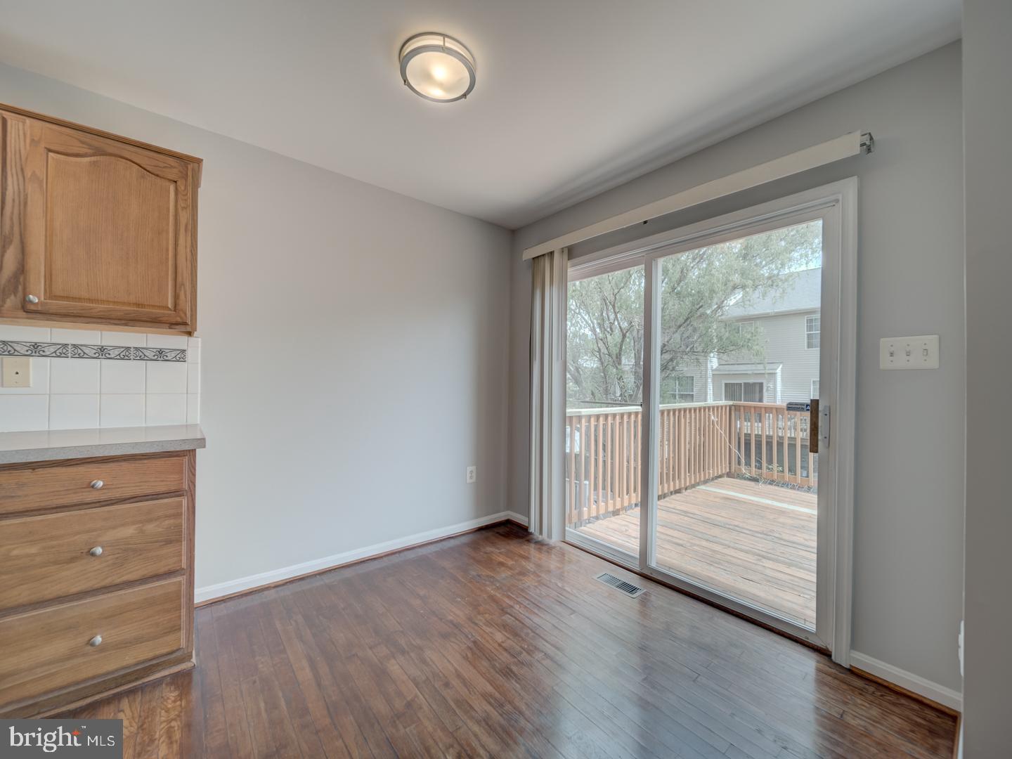 PARADISE - Residential Lease