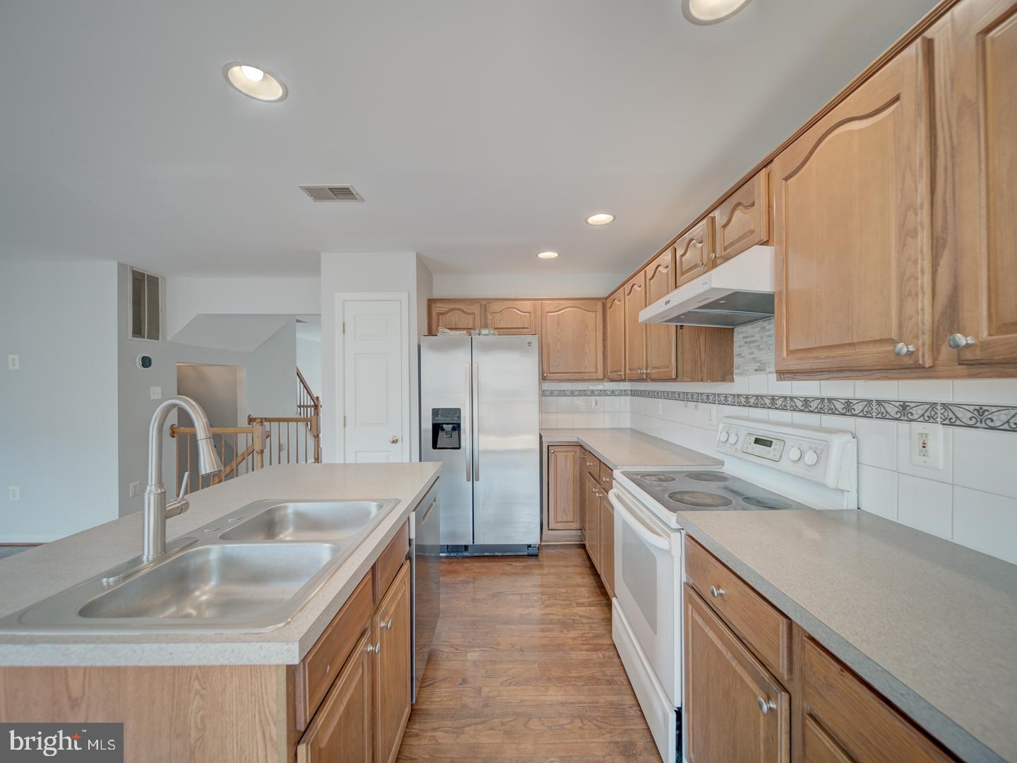 PARADISE - Residential Lease