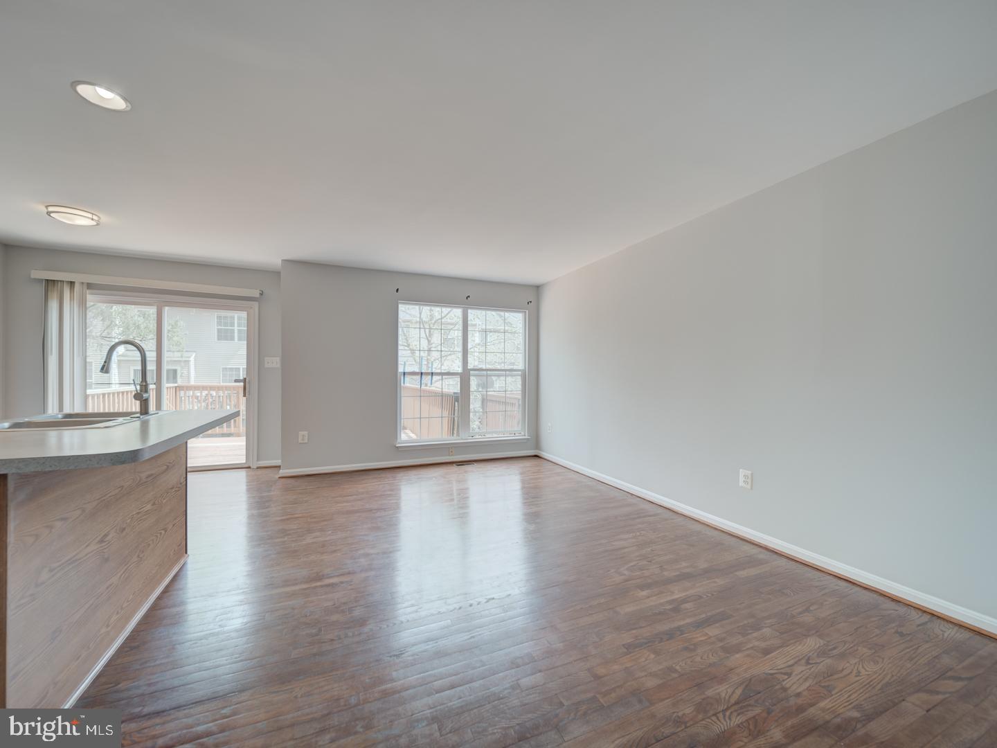 PARADISE - Residential Lease