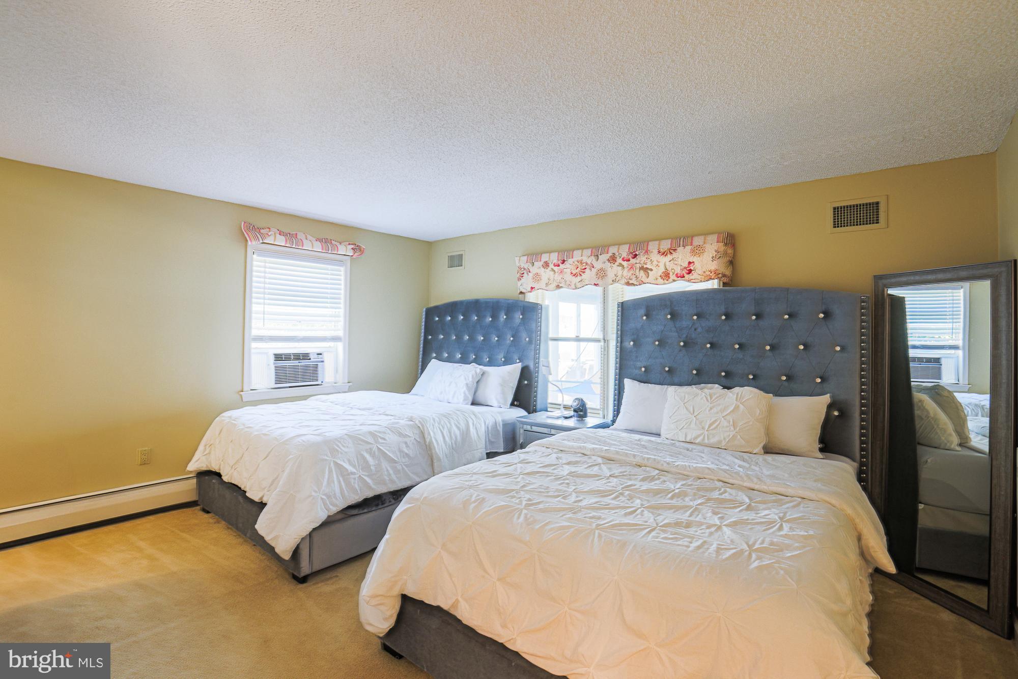QUEEN ANNE COLONY - Residential