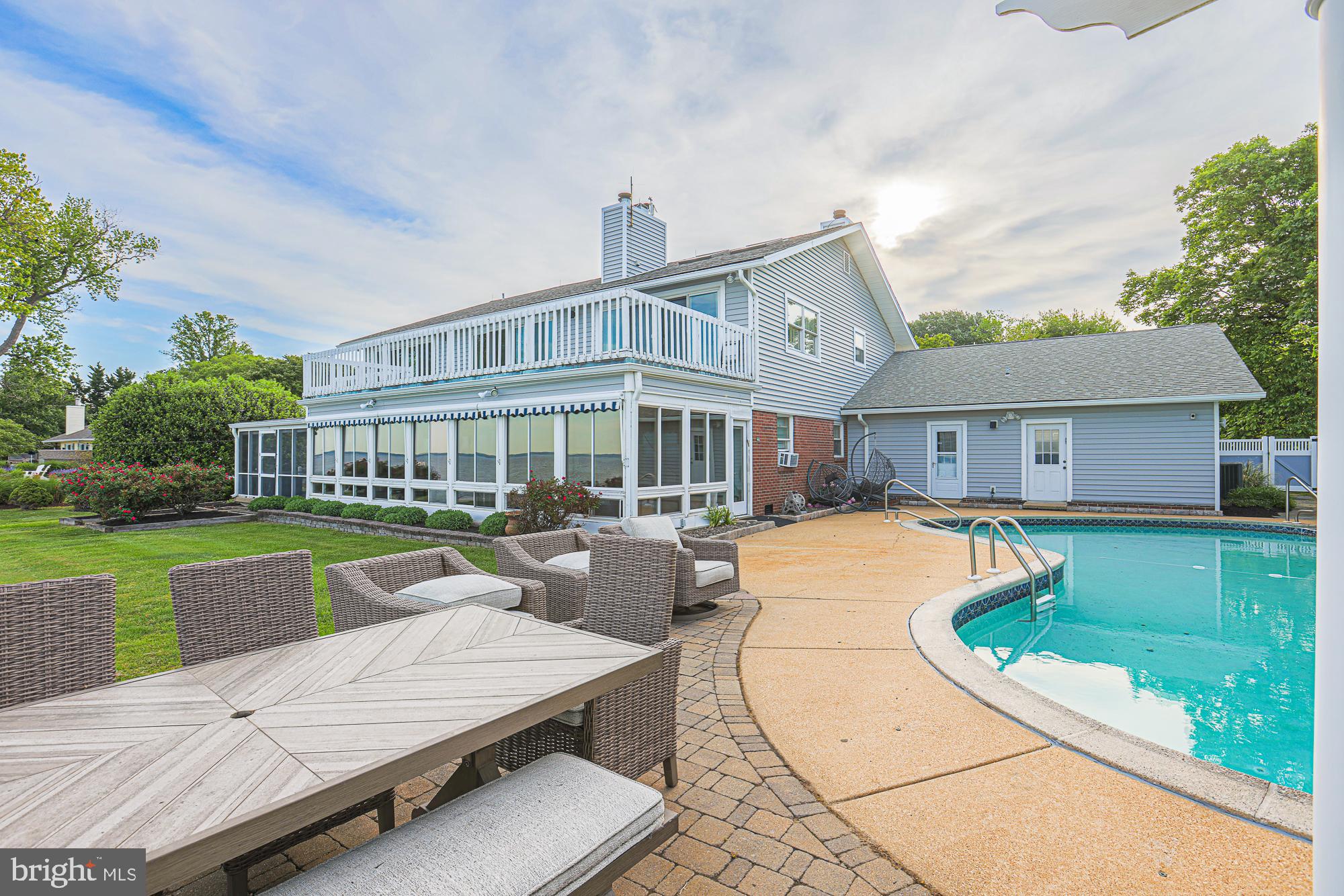 QUEEN ANNE COLONY - Residential