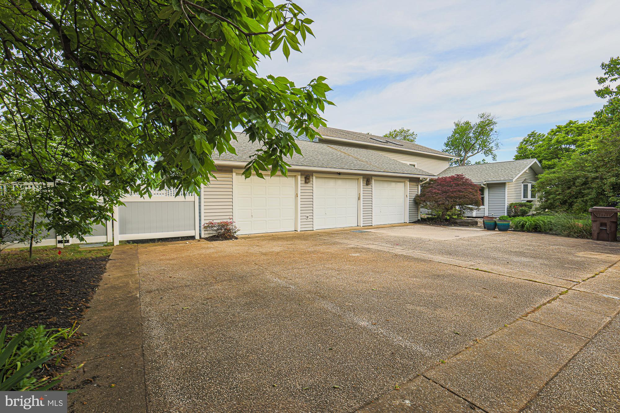 QUEEN ANNE COLONY - Residential