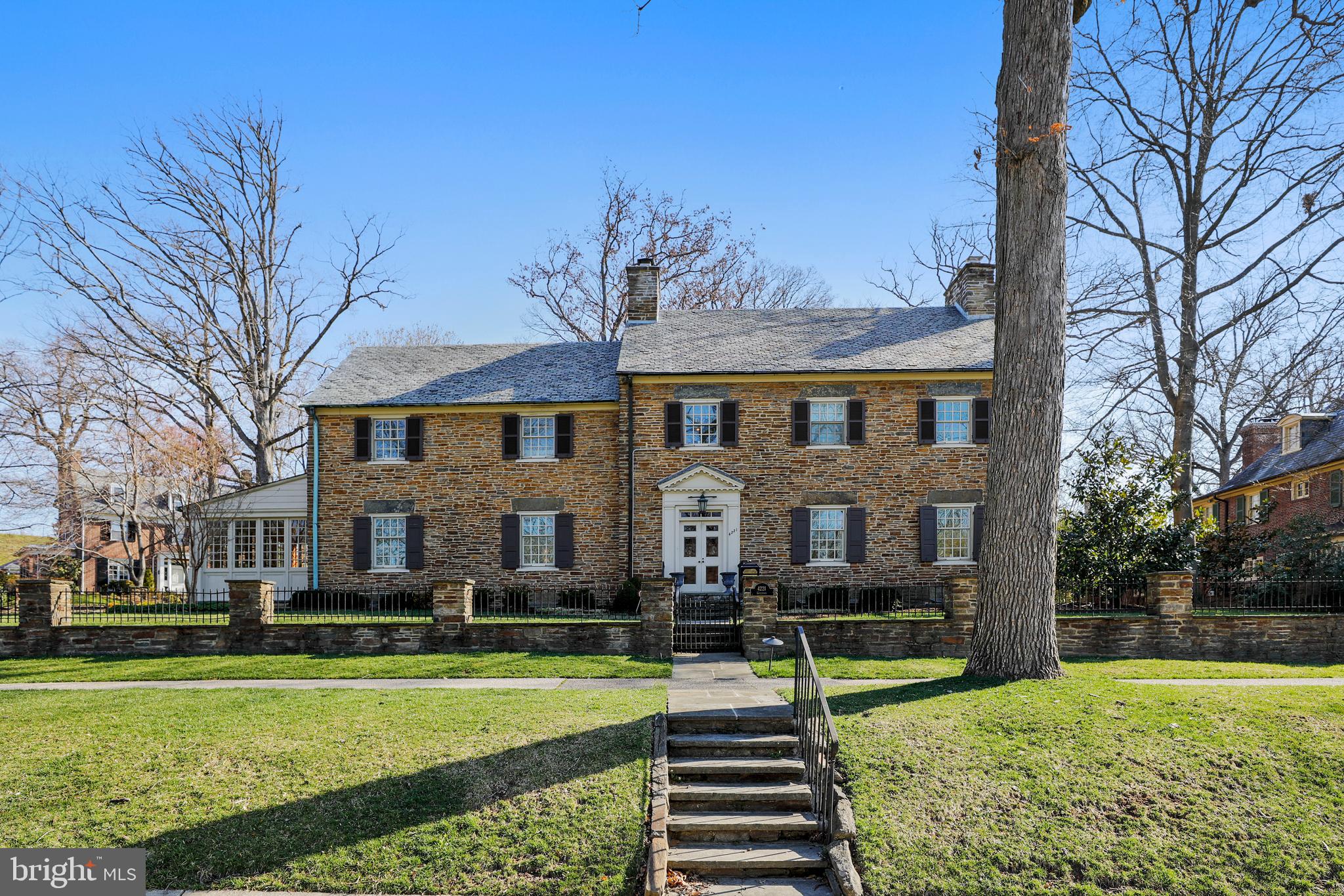 Listed and sold simultaneously.