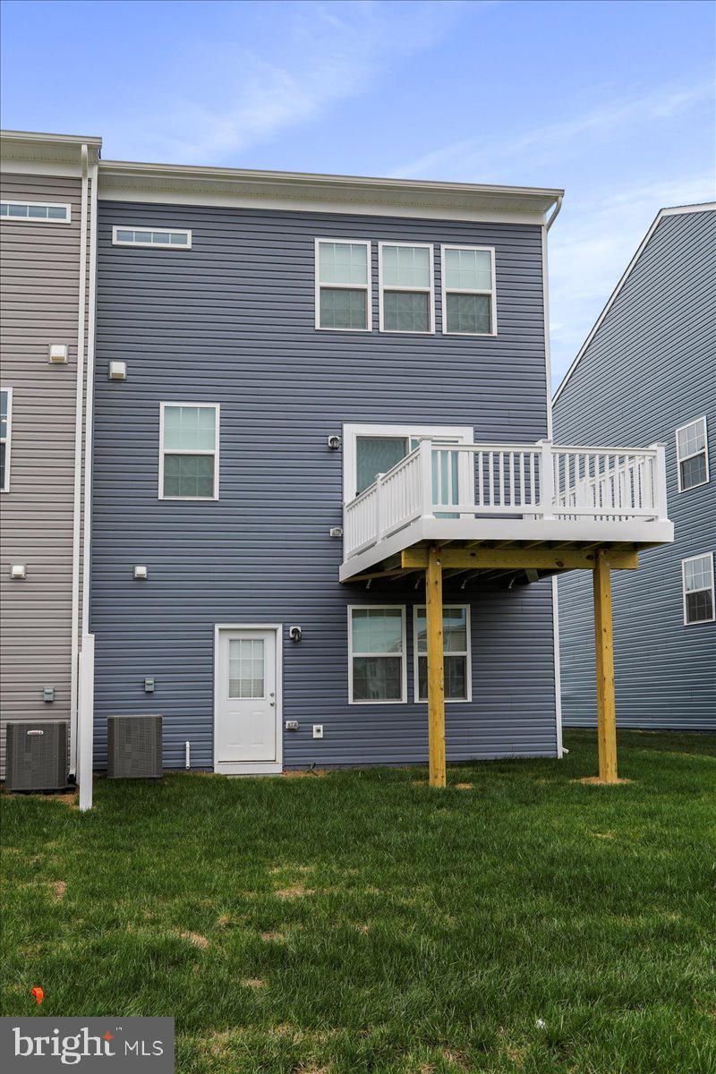 OVERLOOK AT RIVERSIDE TOWNHOMES - Residential