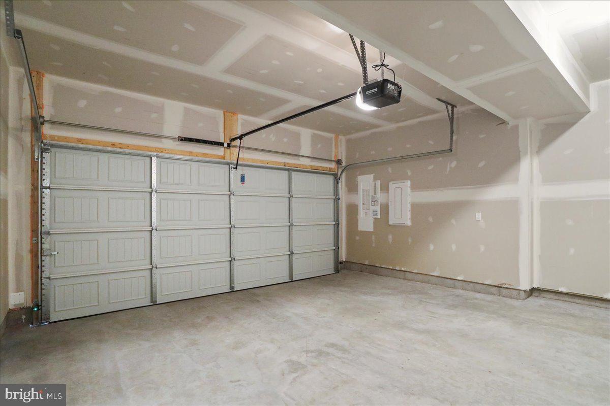 OVERLOOK AT RIVERSIDE TOWNHOMES - Residential