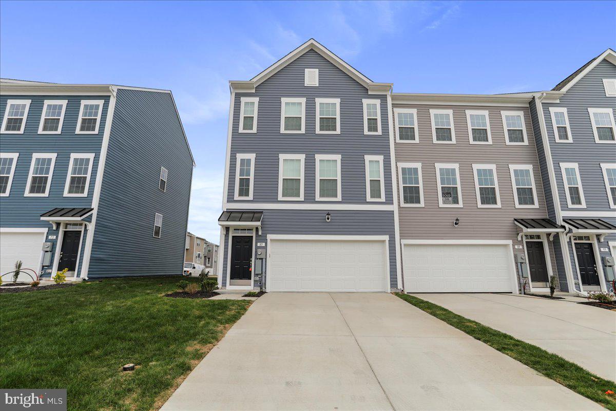 OVERLOOK AT RIVERSIDE TOWNHOMES - Residential