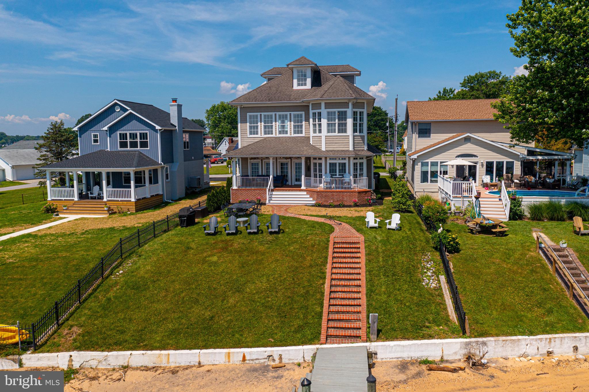 ROCKAWAY BEACH - Residential