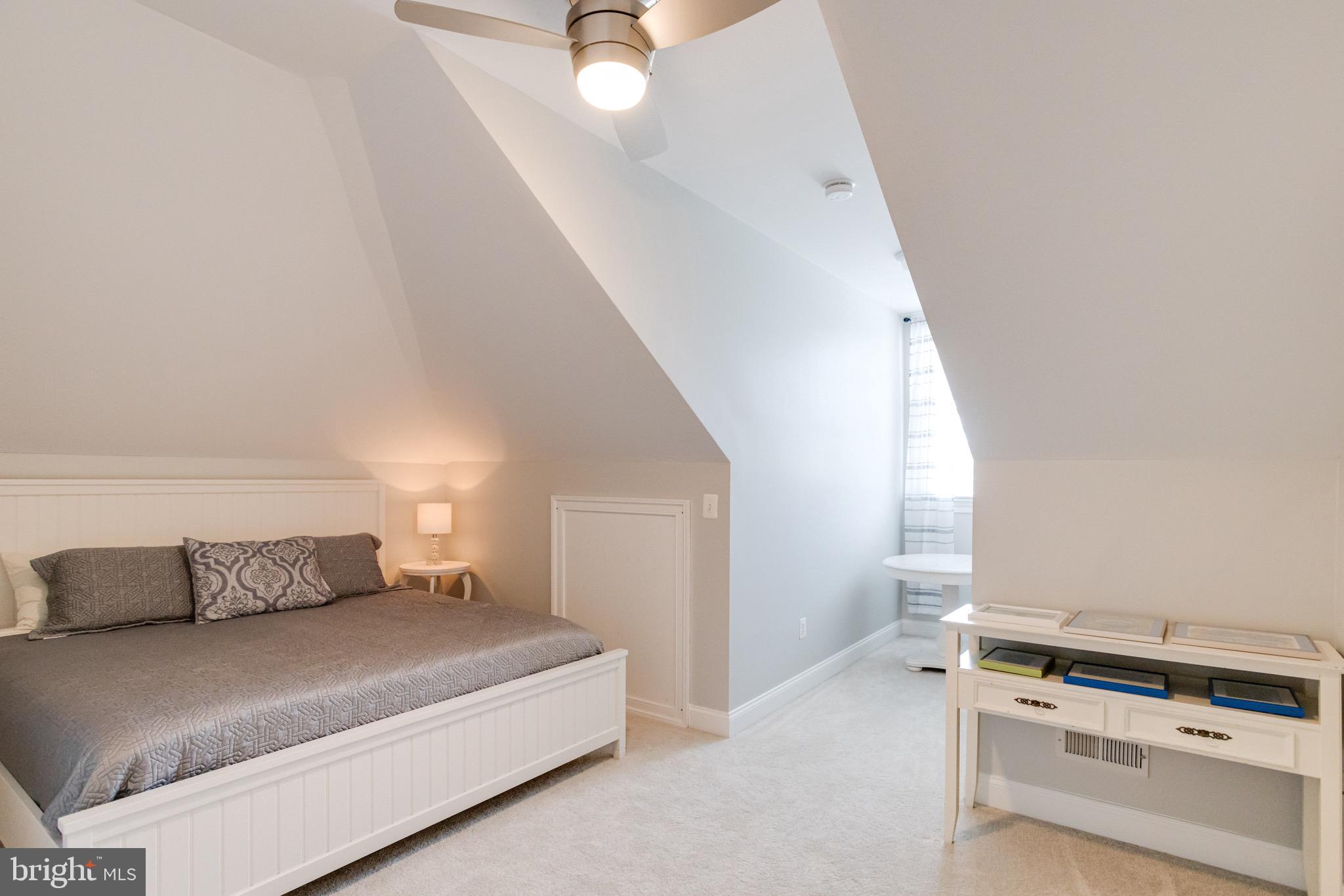 ROCKAWAY BEACH - Residential