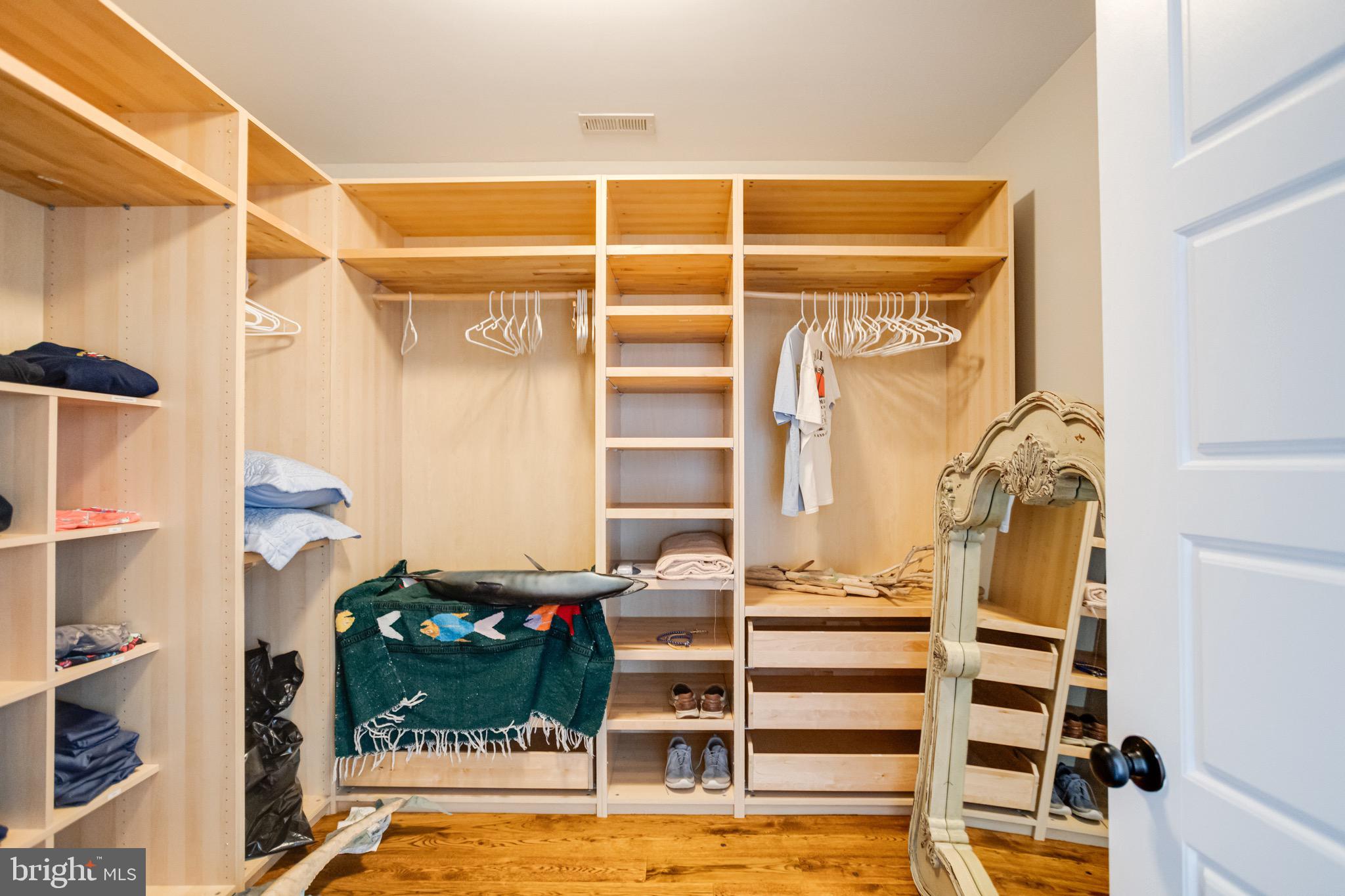 ROCKAWAY BEACH - Residential
