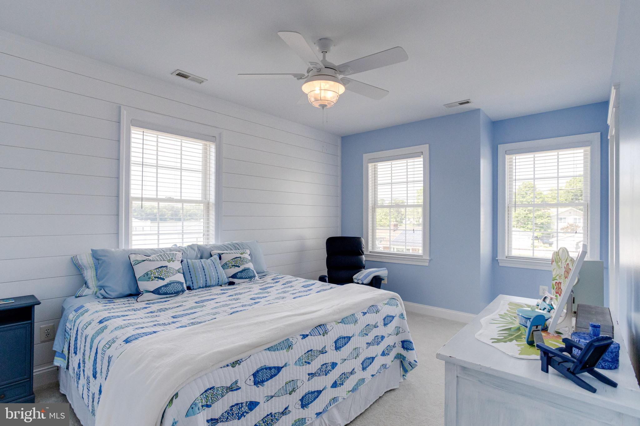 ROCKAWAY BEACH - Residential