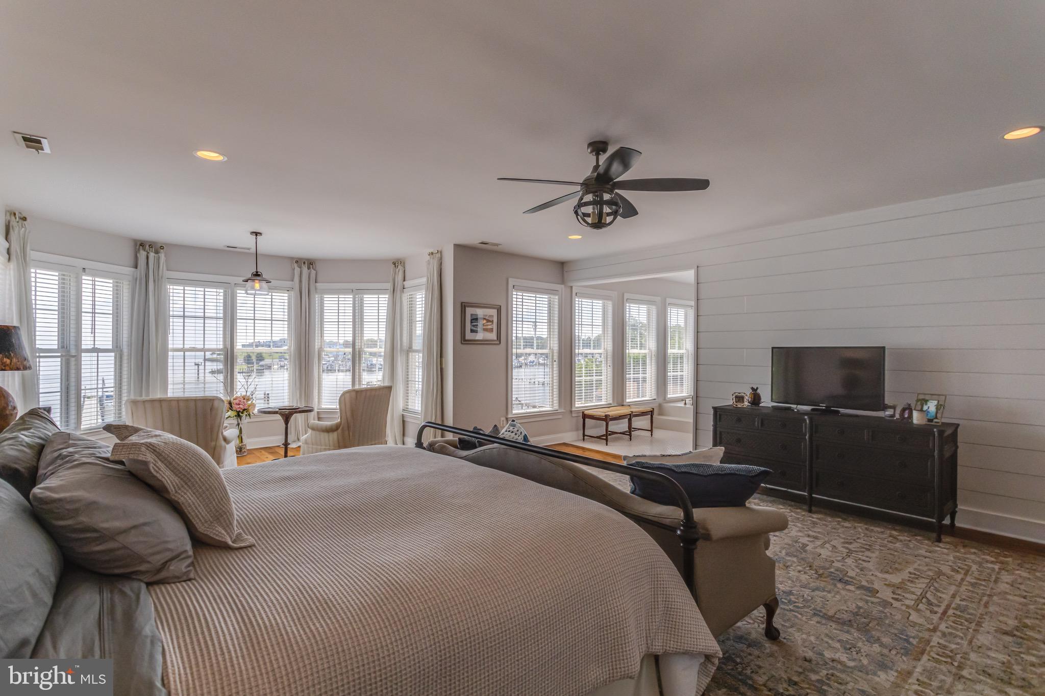 ROCKAWAY BEACH - Residential