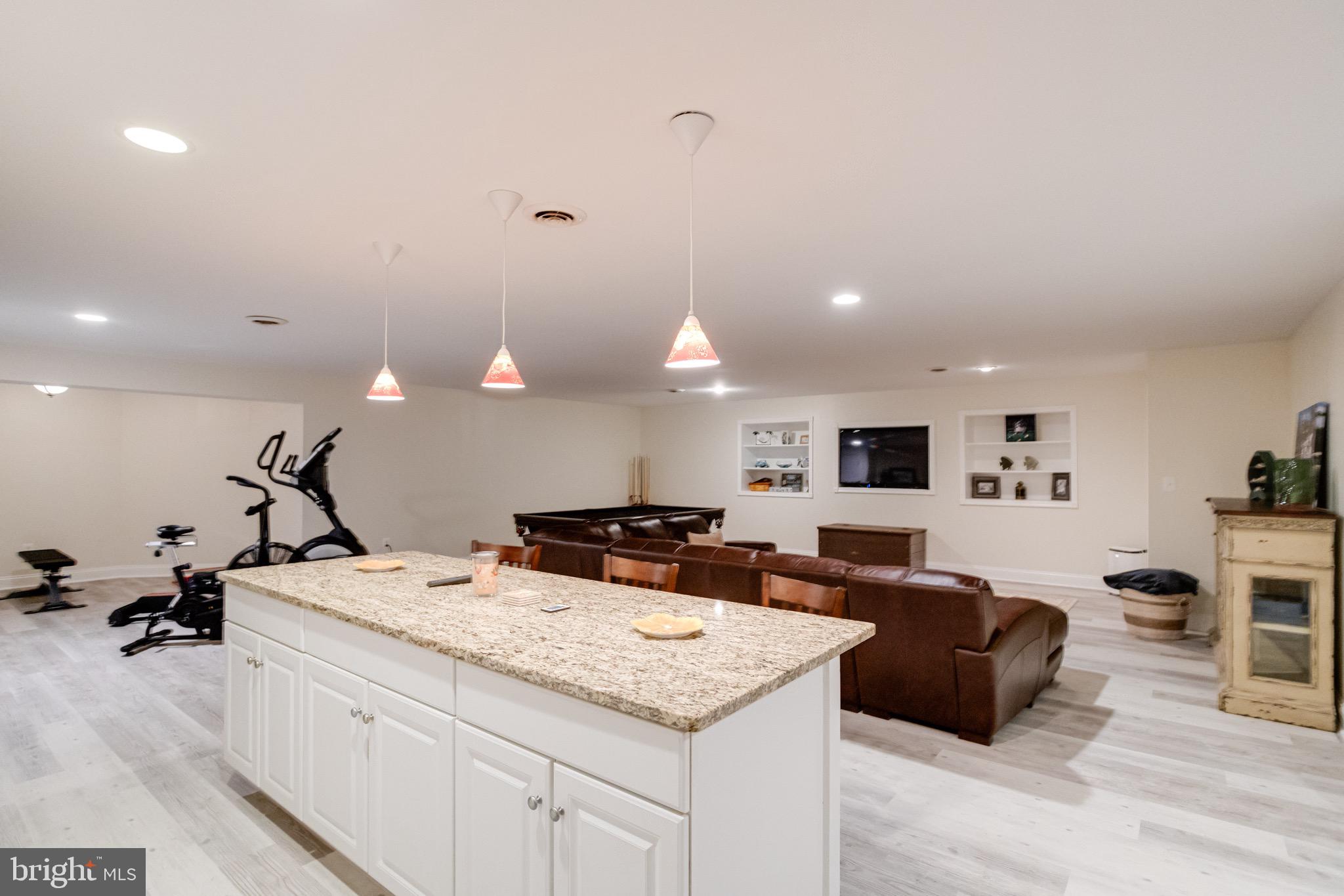ROCKAWAY BEACH - Residential
