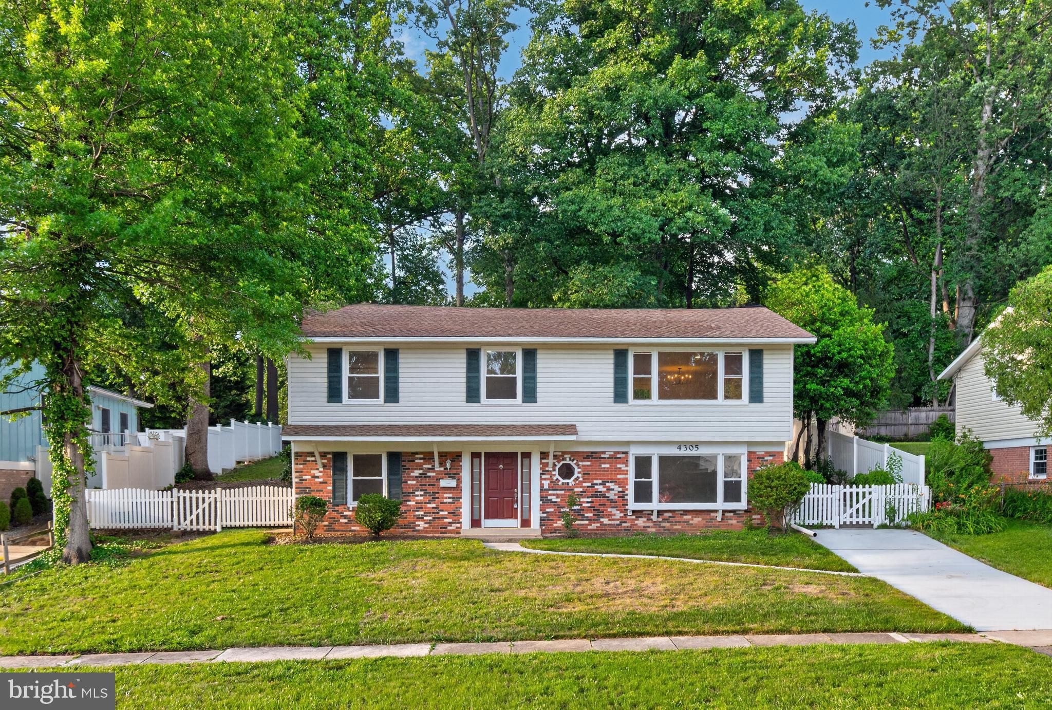 BEL PRE WOODS - Residential