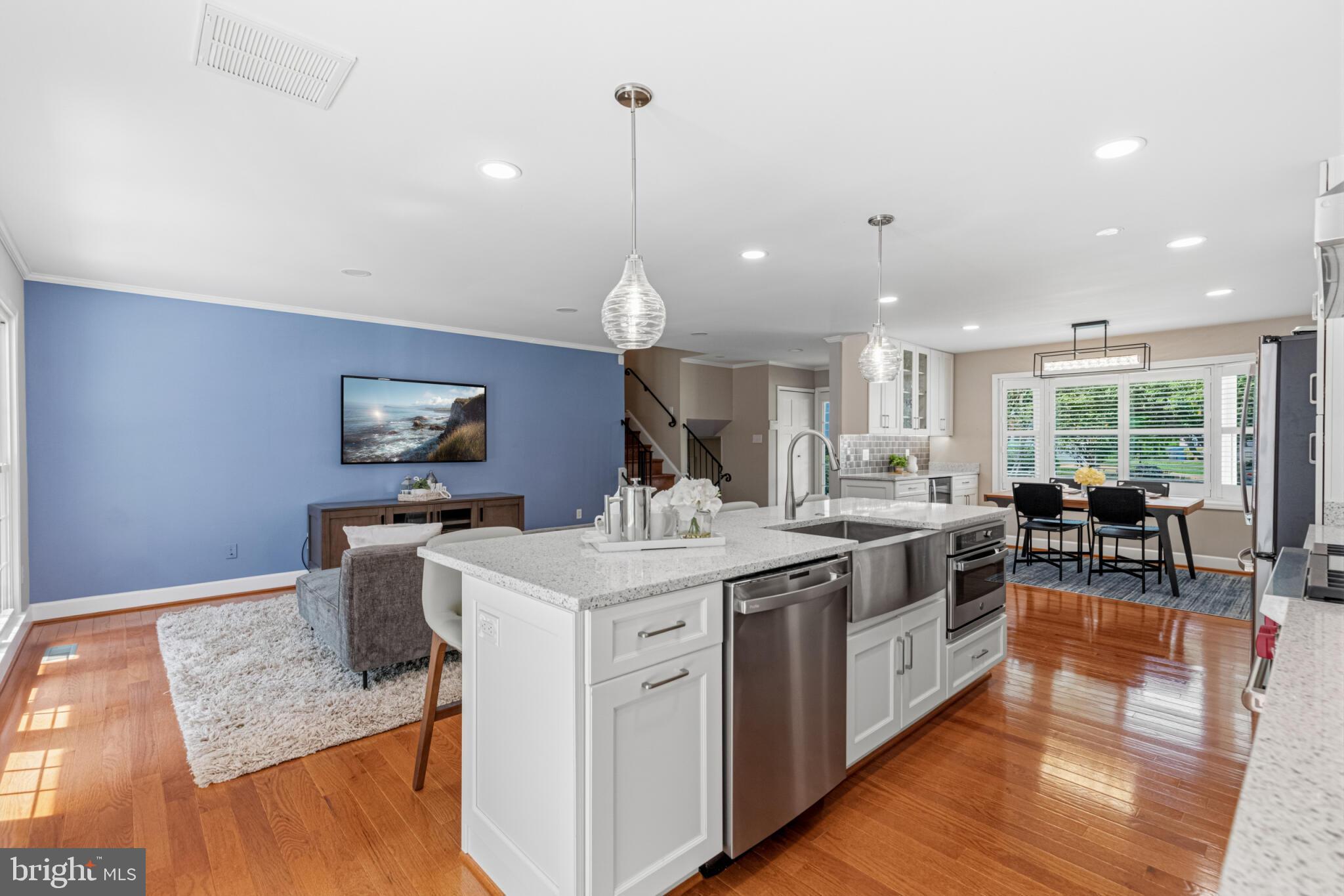 SHOUSE VILLAGE - Residential