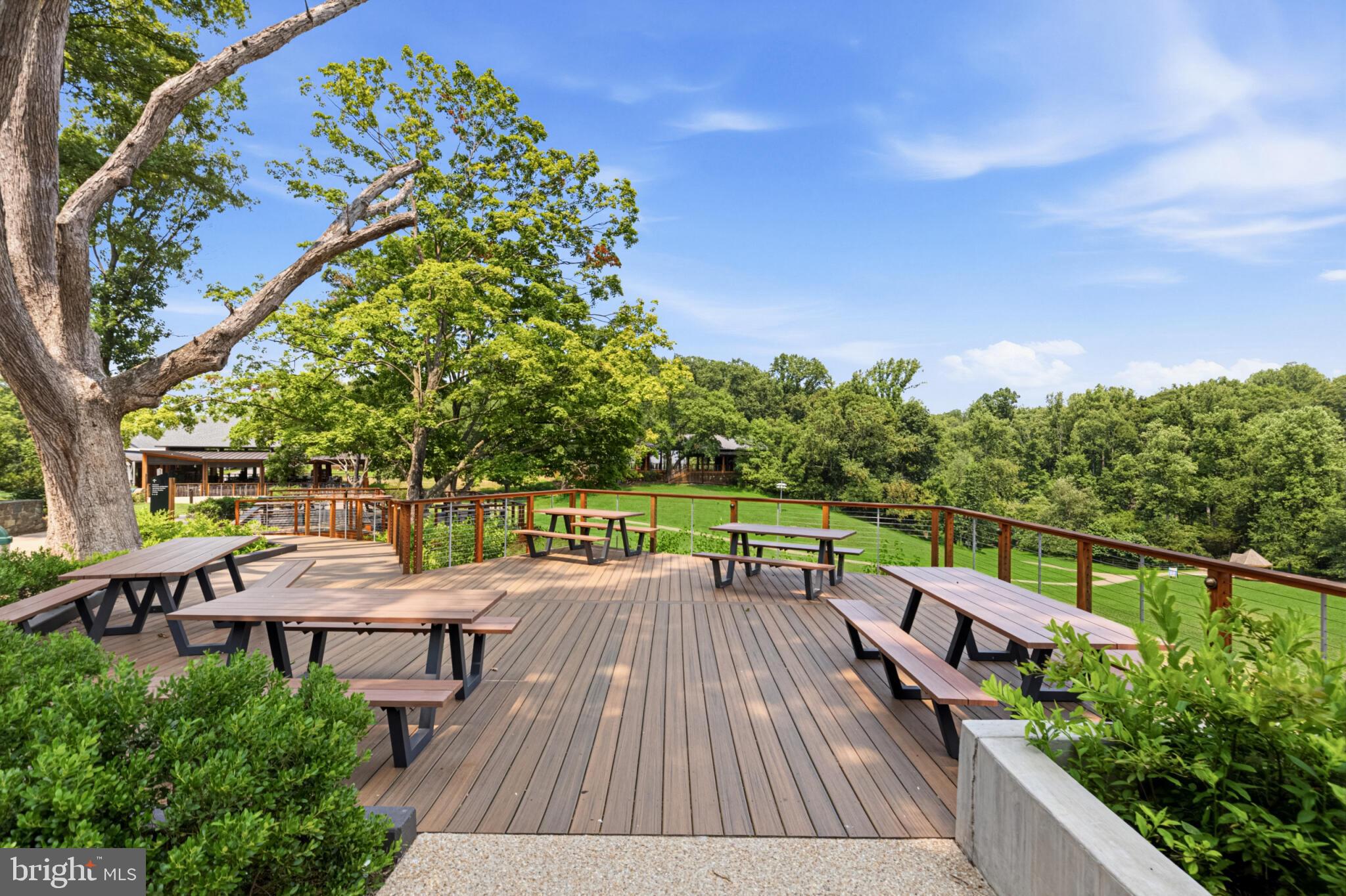 SHOUSE VILLAGE - Residential