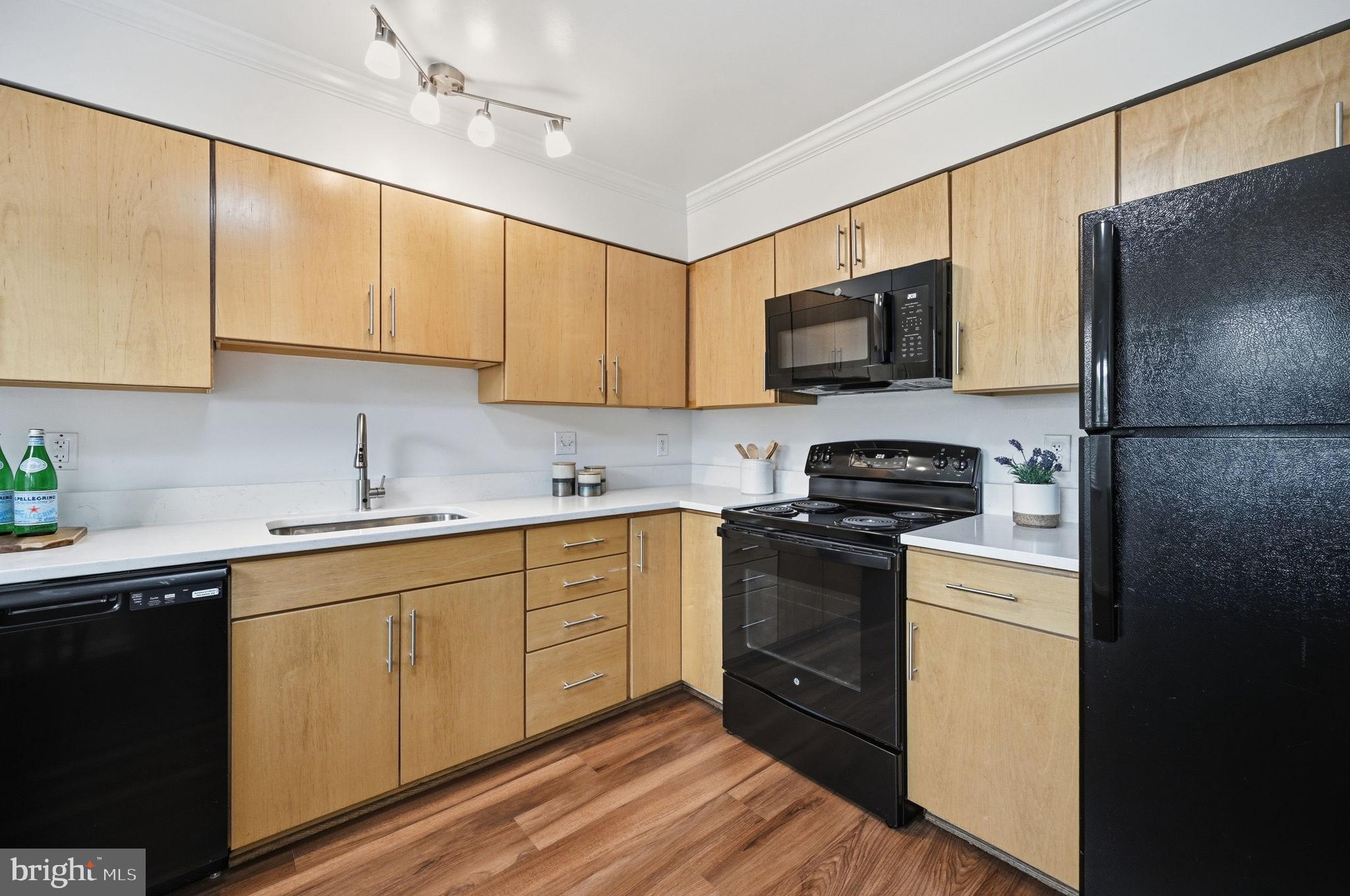 ADAMS COURT - Residential