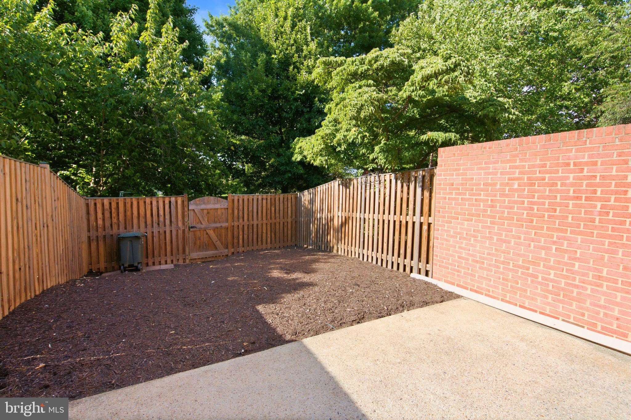 ADAMS COURT - Residential
