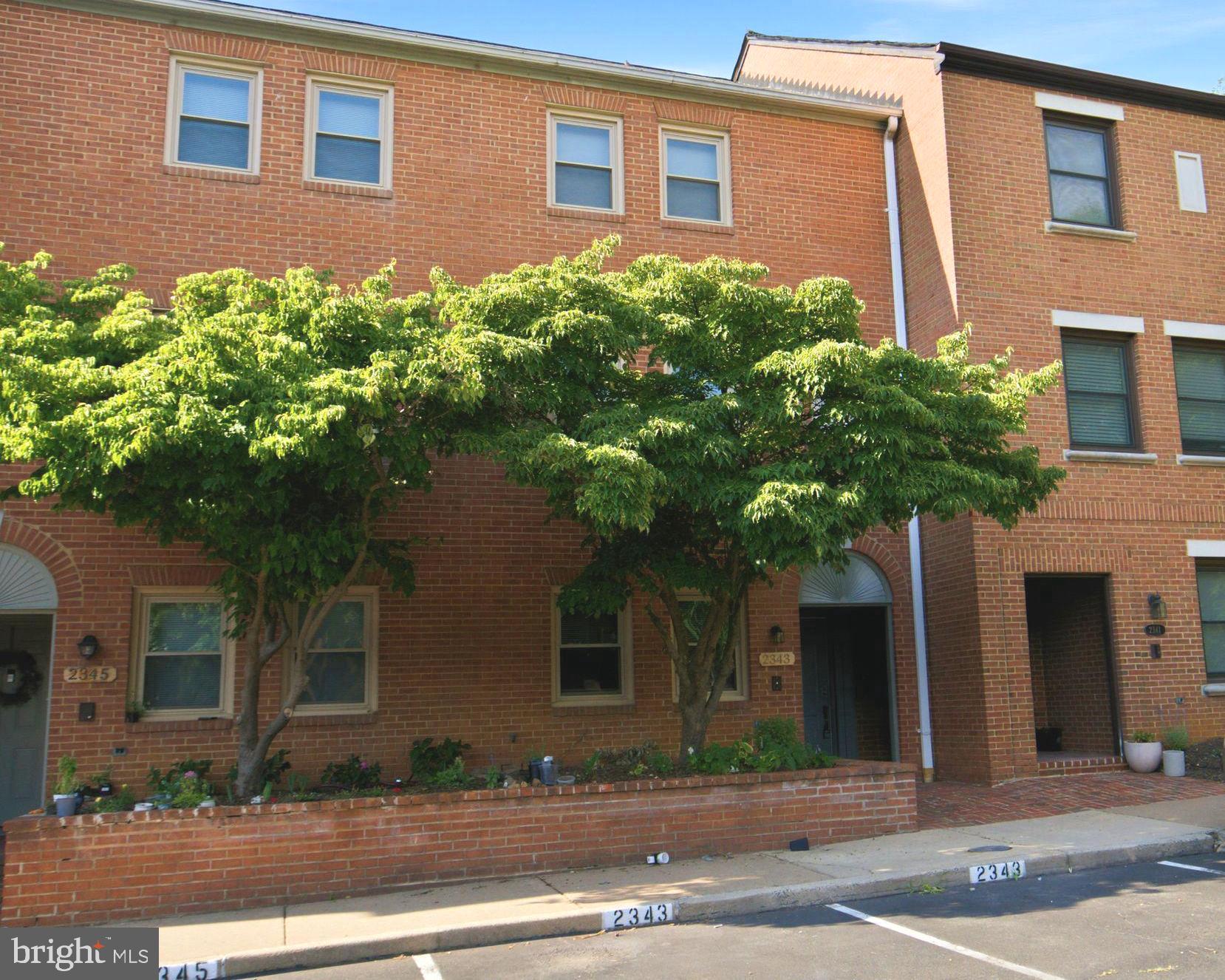 ADAMS COURT - Residential