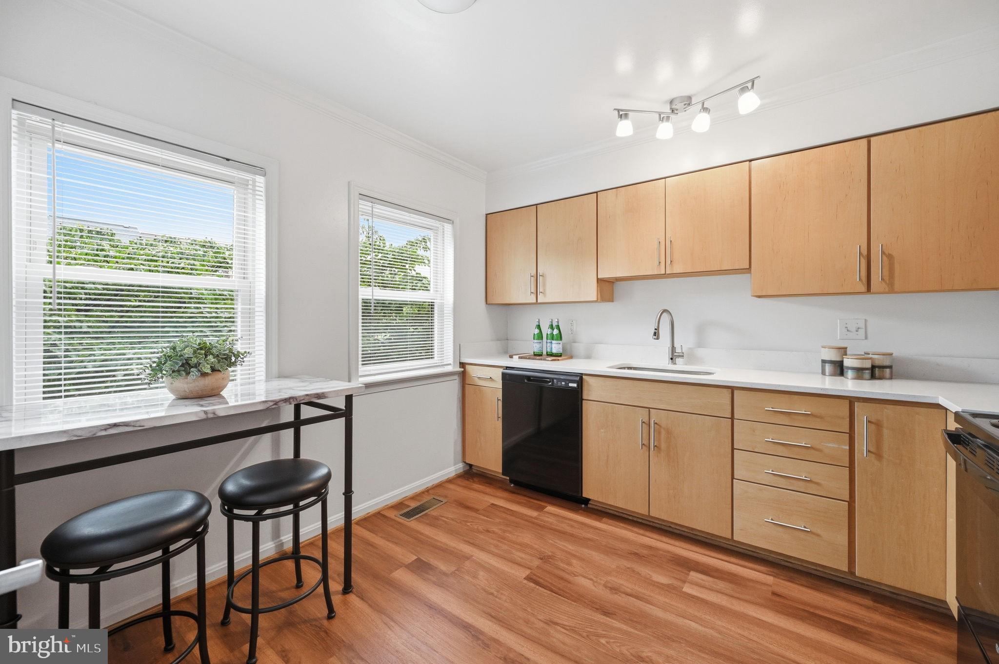 ADAMS COURT - Residential
