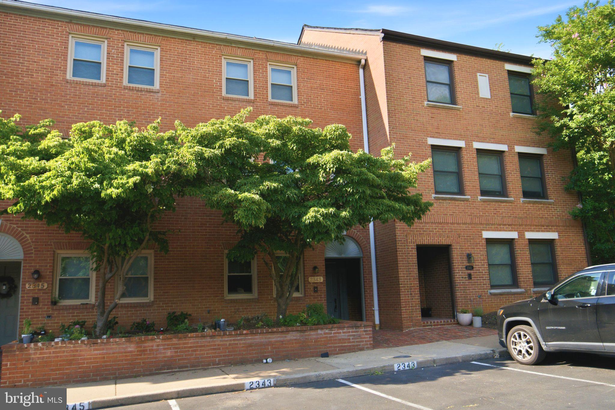 ADAMS COURT - Residential