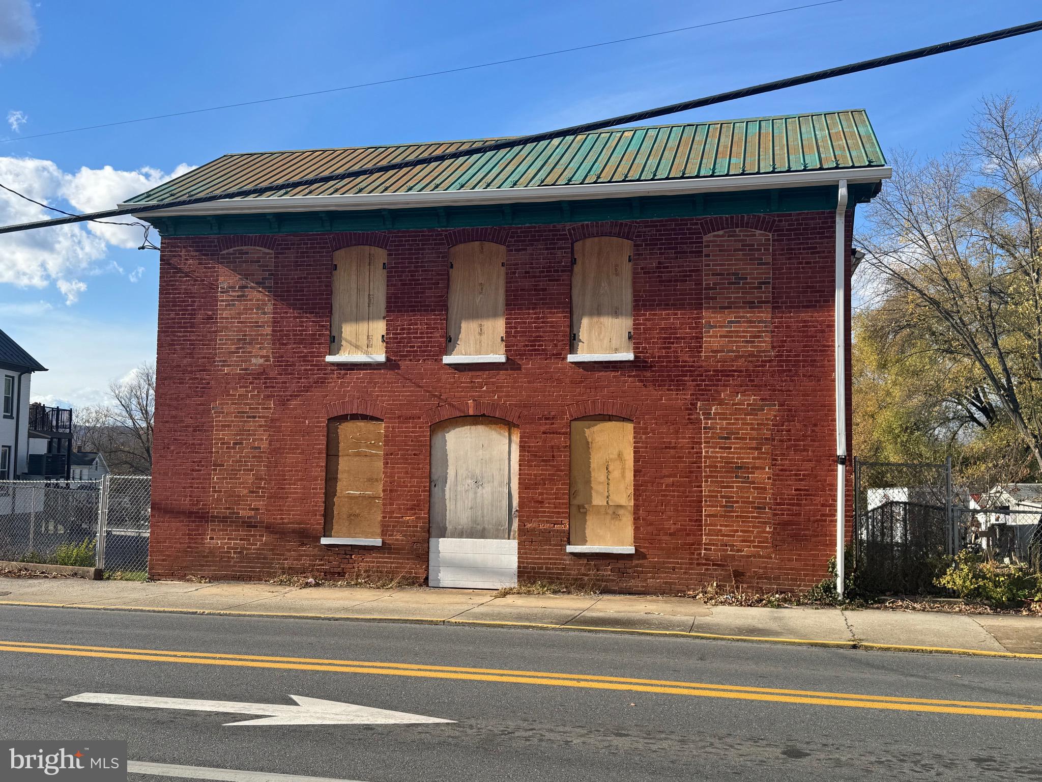 This flat lot provides an opportunity for development.  It could accommodate various structures permitted by the city.  Large brick building that could be renovated or more likely demolished.