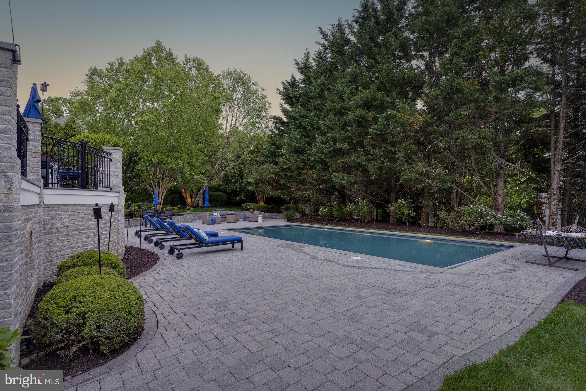 TYSONS ESTATES - Residential