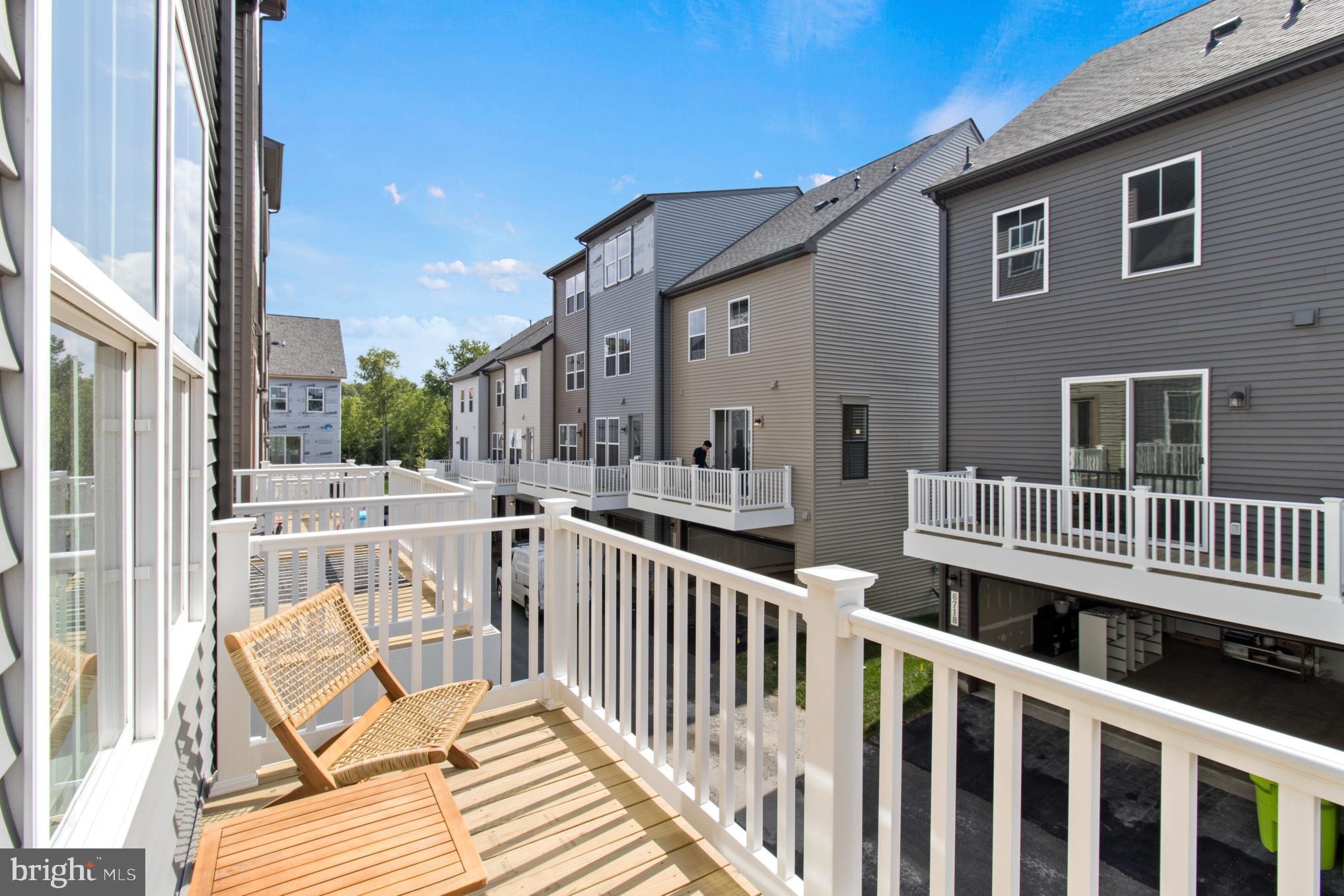 GATEWAY WEST - Residential