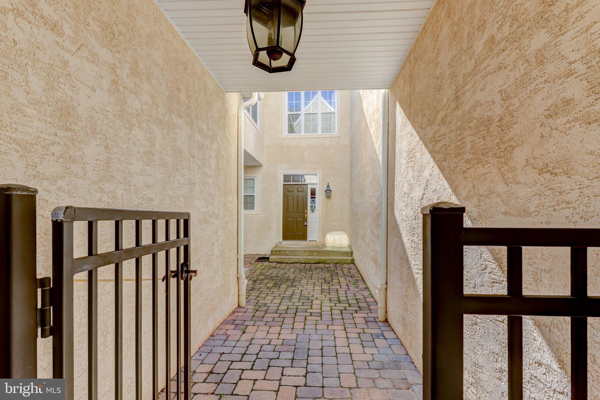 CHERRY CREEK - Residential