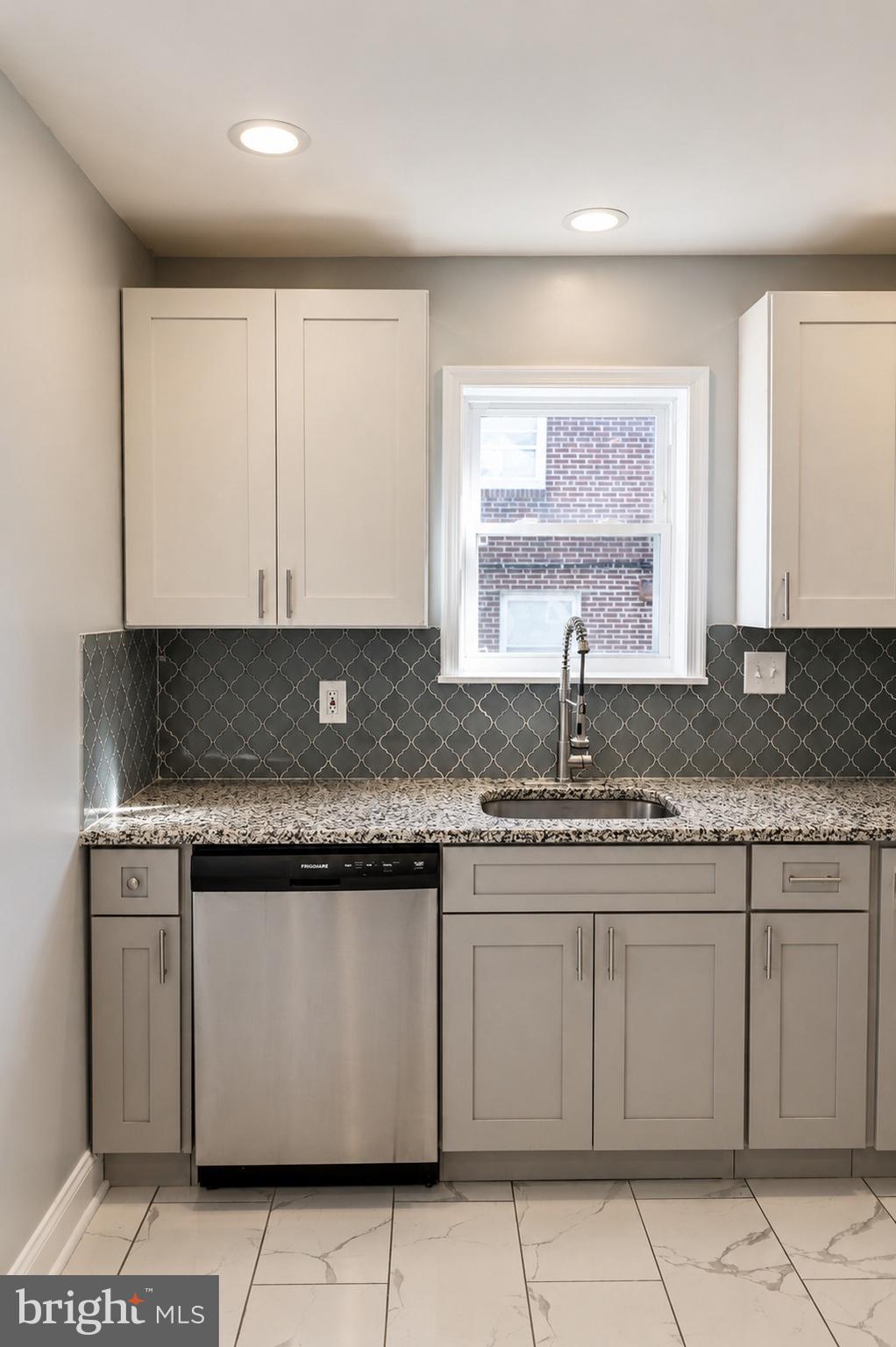 SUMMERDALE - Residential