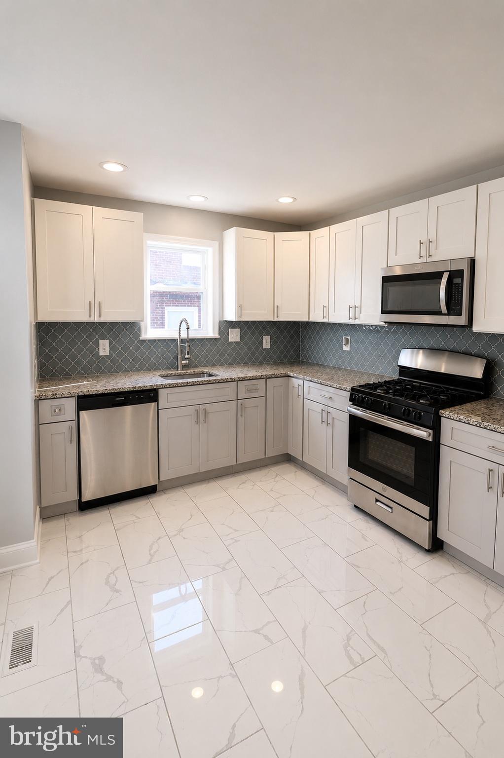 SUMMERDALE - Residential