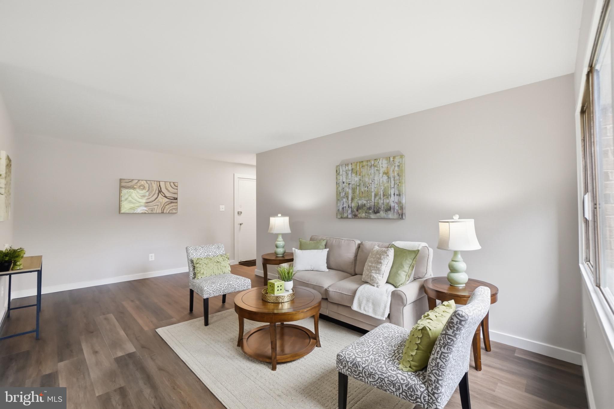 YORKTOWNE SQUARE - Residential