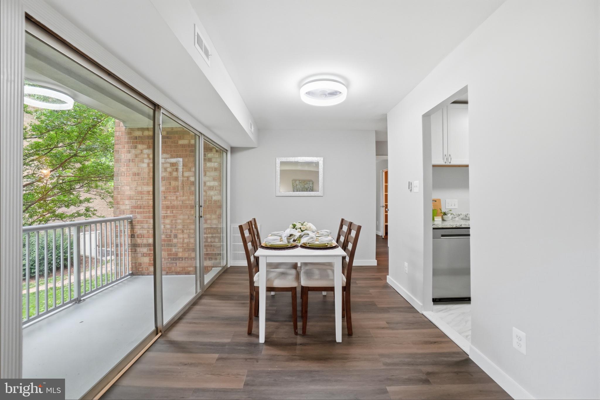 YORKTOWNE SQUARE - Residential