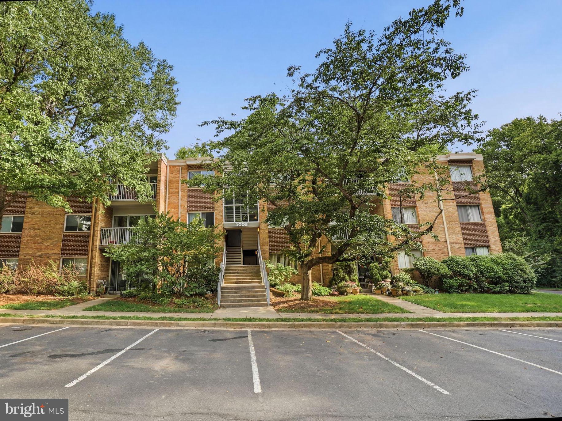 YORKTOWNE SQUARE - Residential