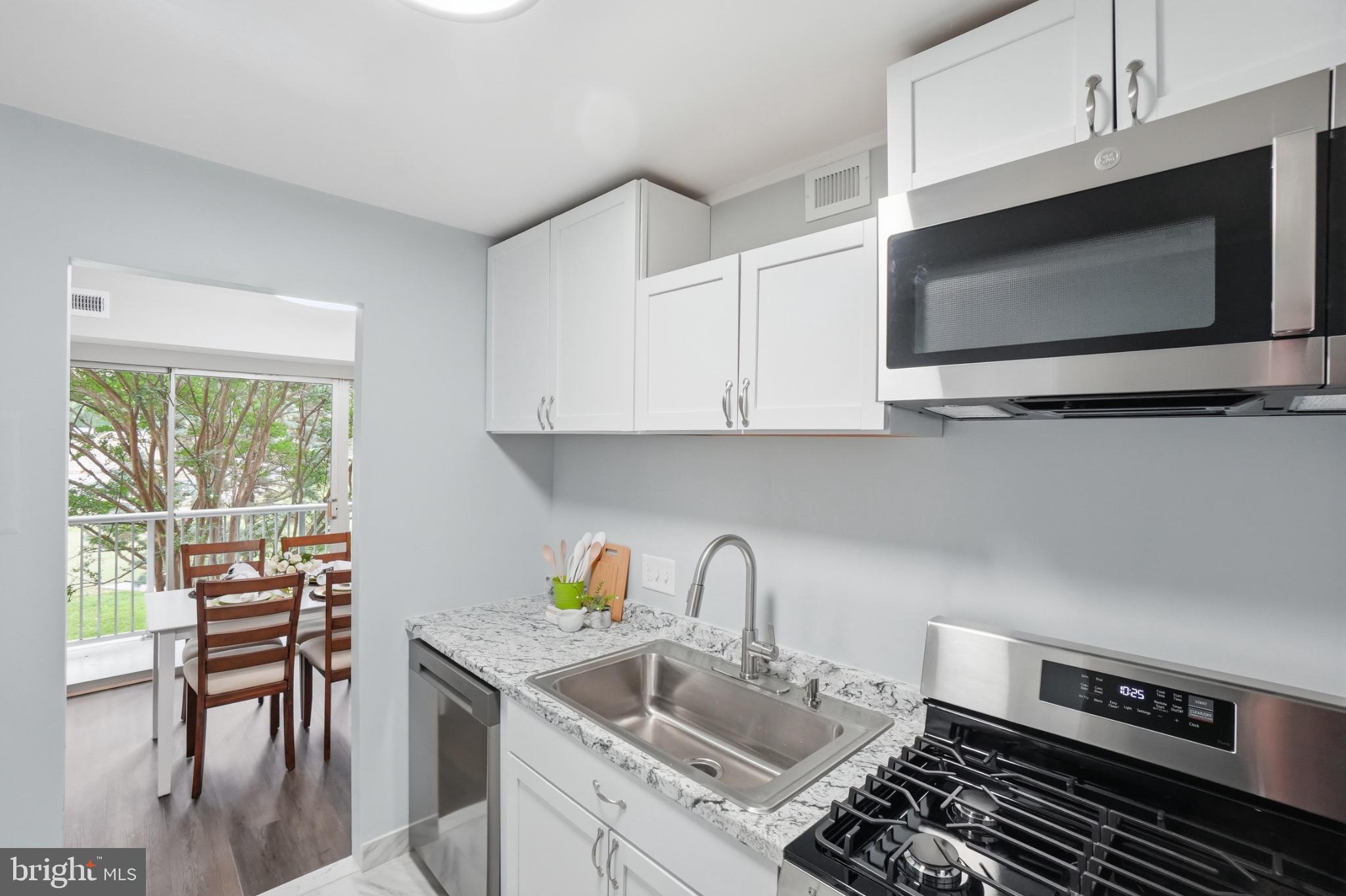 YORKTOWNE SQUARE - Residential