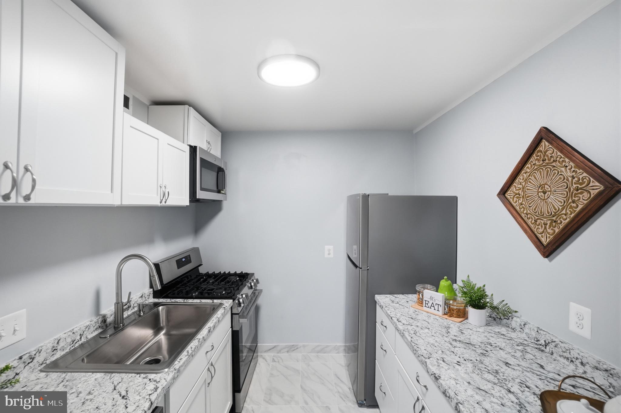 YORKTOWNE SQUARE - Residential