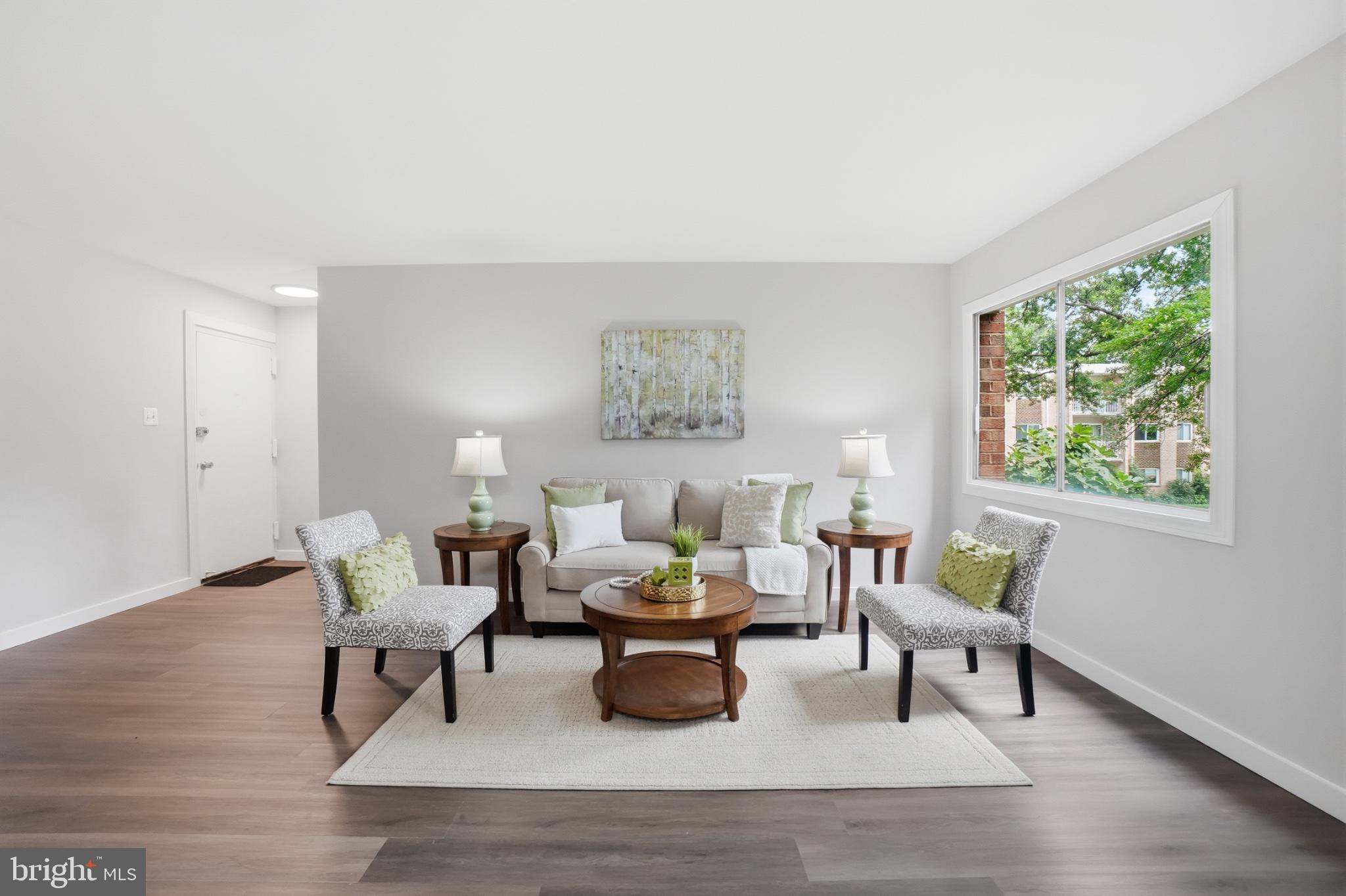 YORKTOWNE SQUARE - Residential