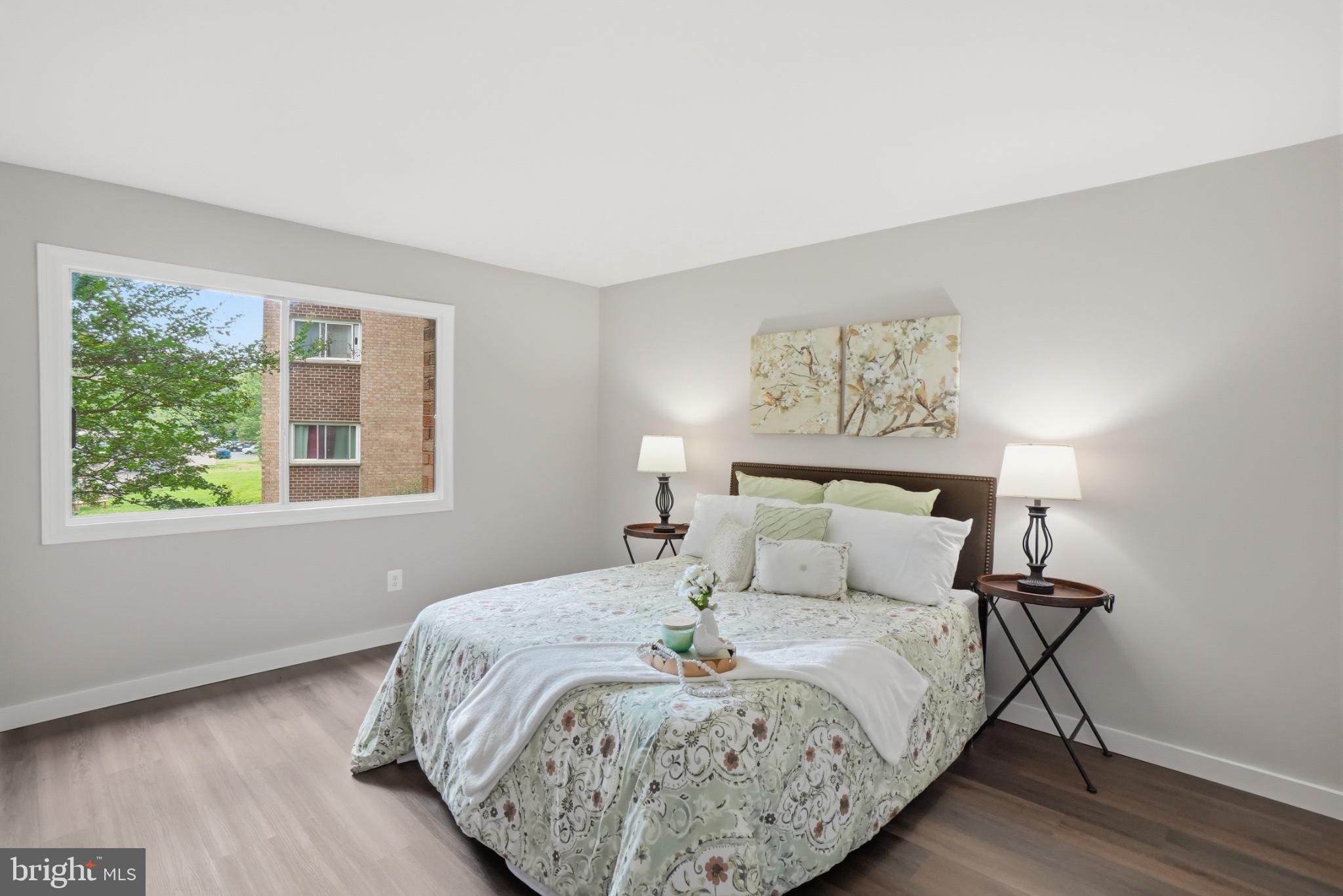 YORKTOWNE SQUARE - Residential
