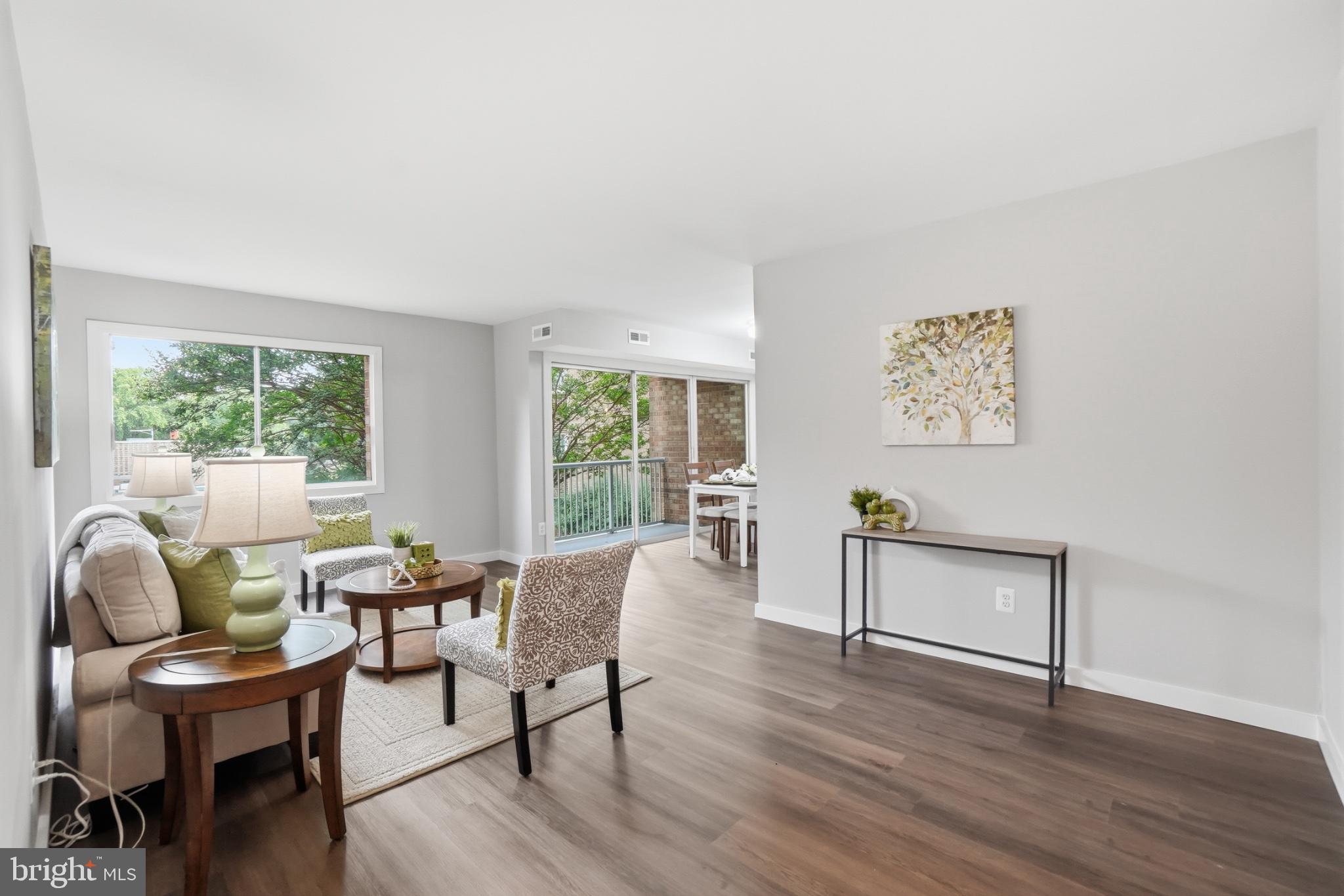 YORKTOWNE SQUARE - Residential