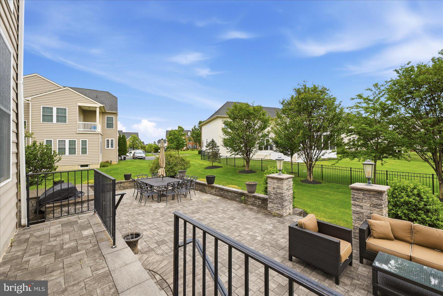 DAWSON'S CORNER - Residential