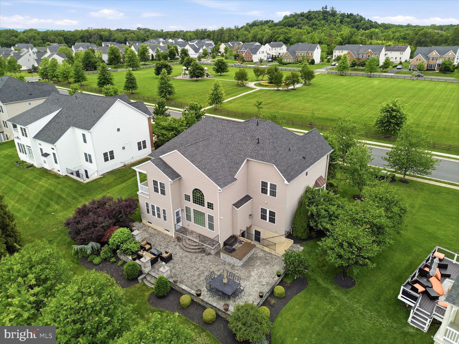 DAWSON'S CORNER - Residential