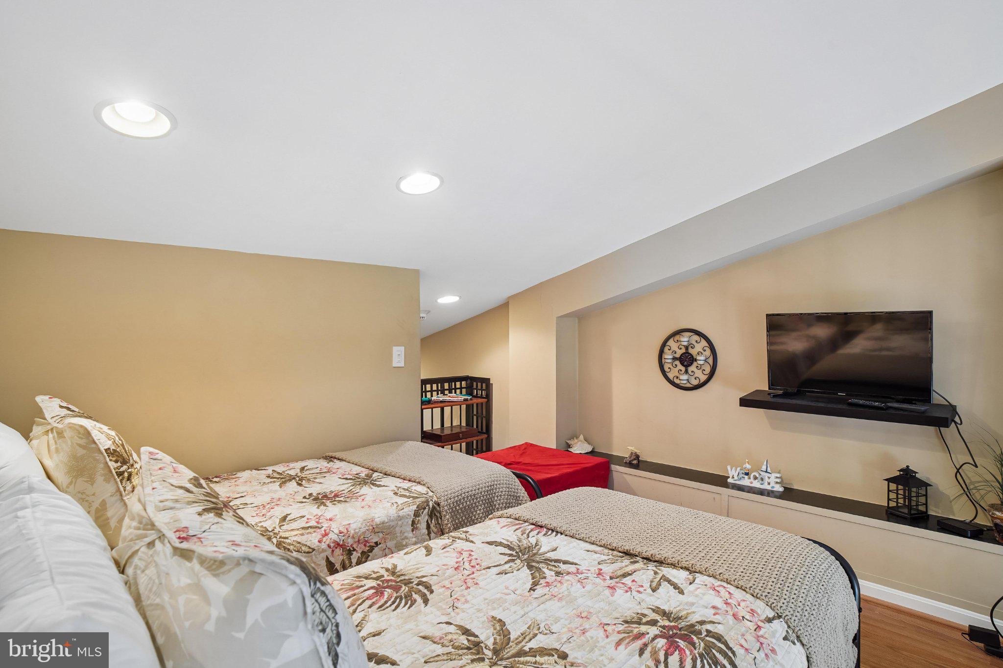 SEA COLONY EAST - Residential