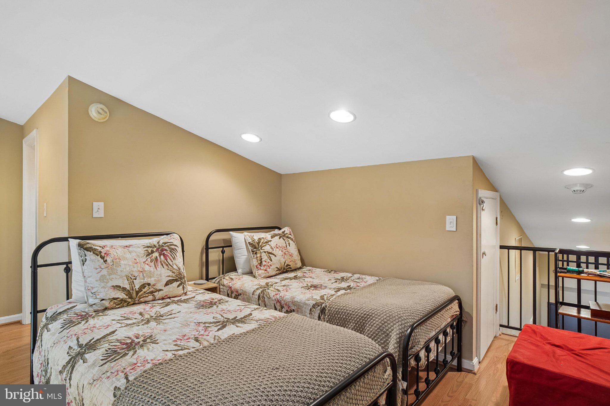 SEA COLONY EAST - Residential