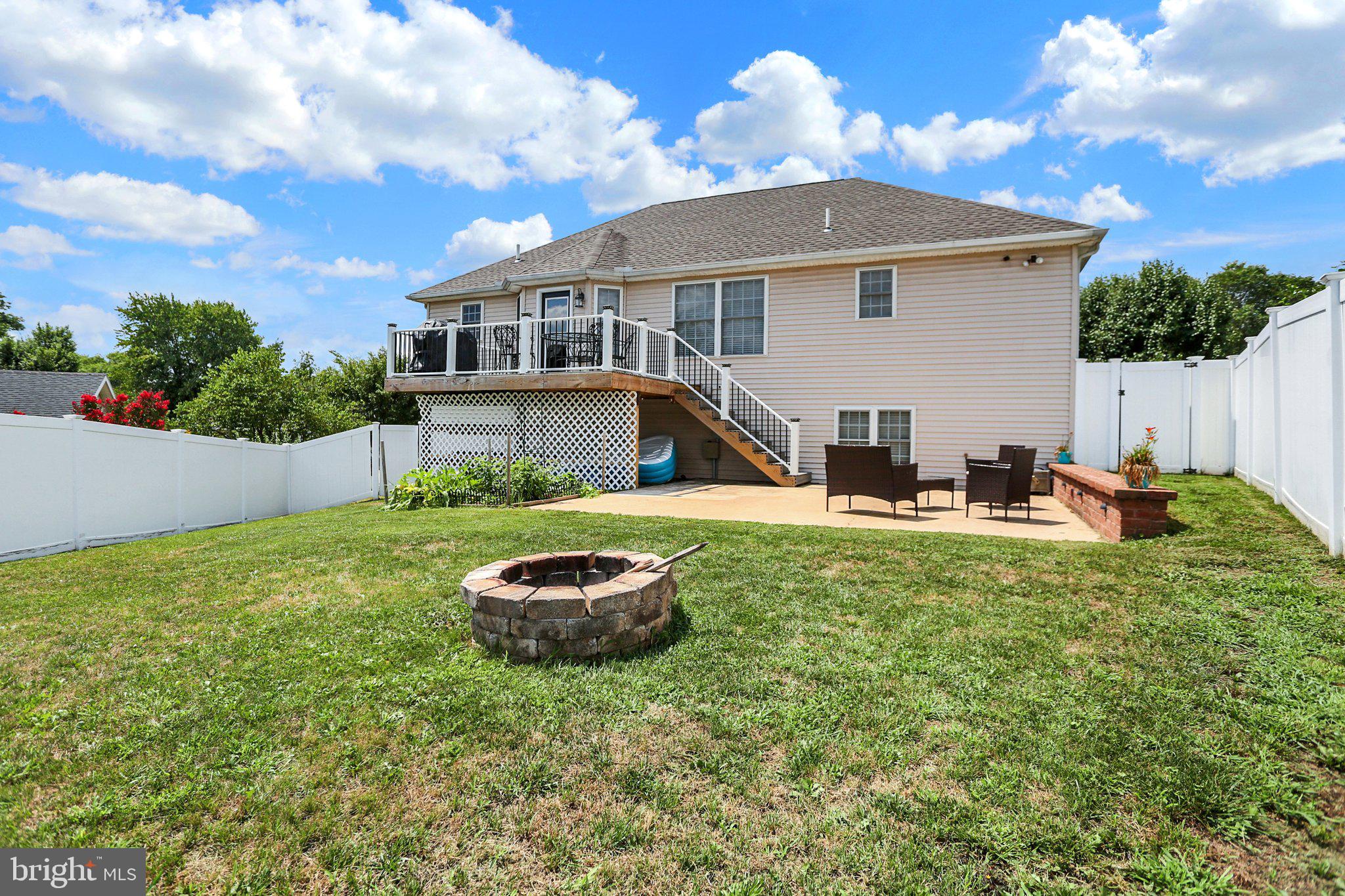CLOVER CROSSING - Residential