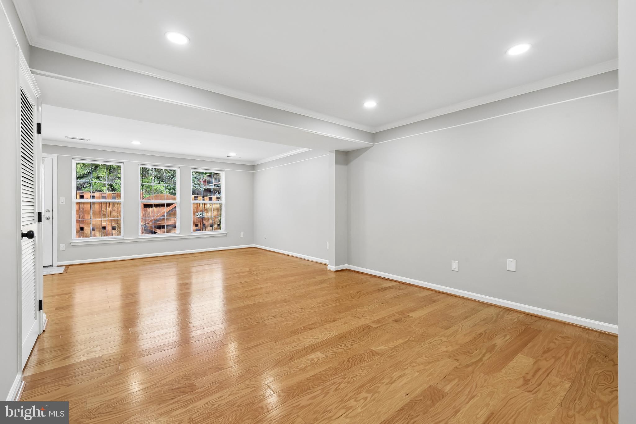 WELLESLEY - Residential